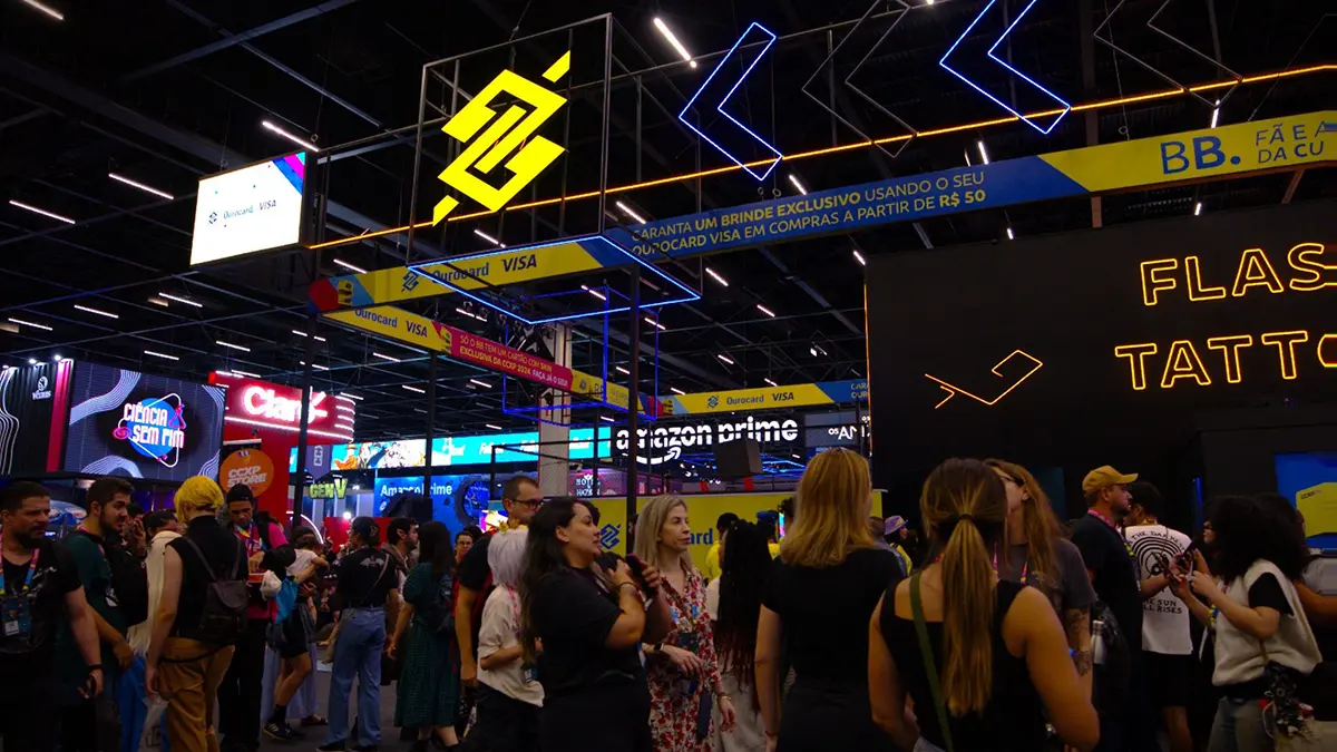 W7M marca presença na CCXP 2025 com loja temática no estande do Banco do Brasil
